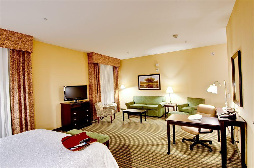 Hampton & Hotel