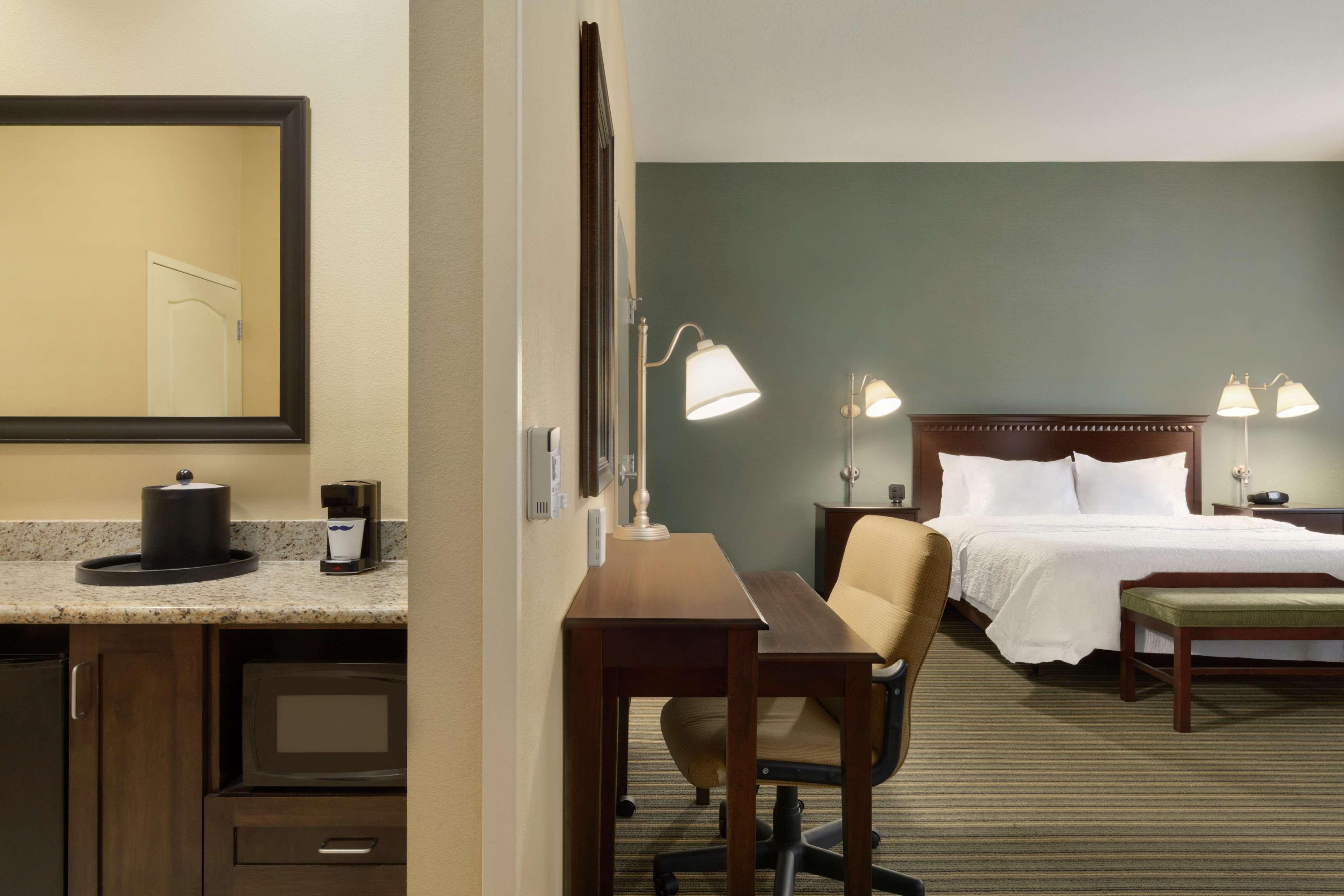 Hampton & Hotel Thousand Oaks
