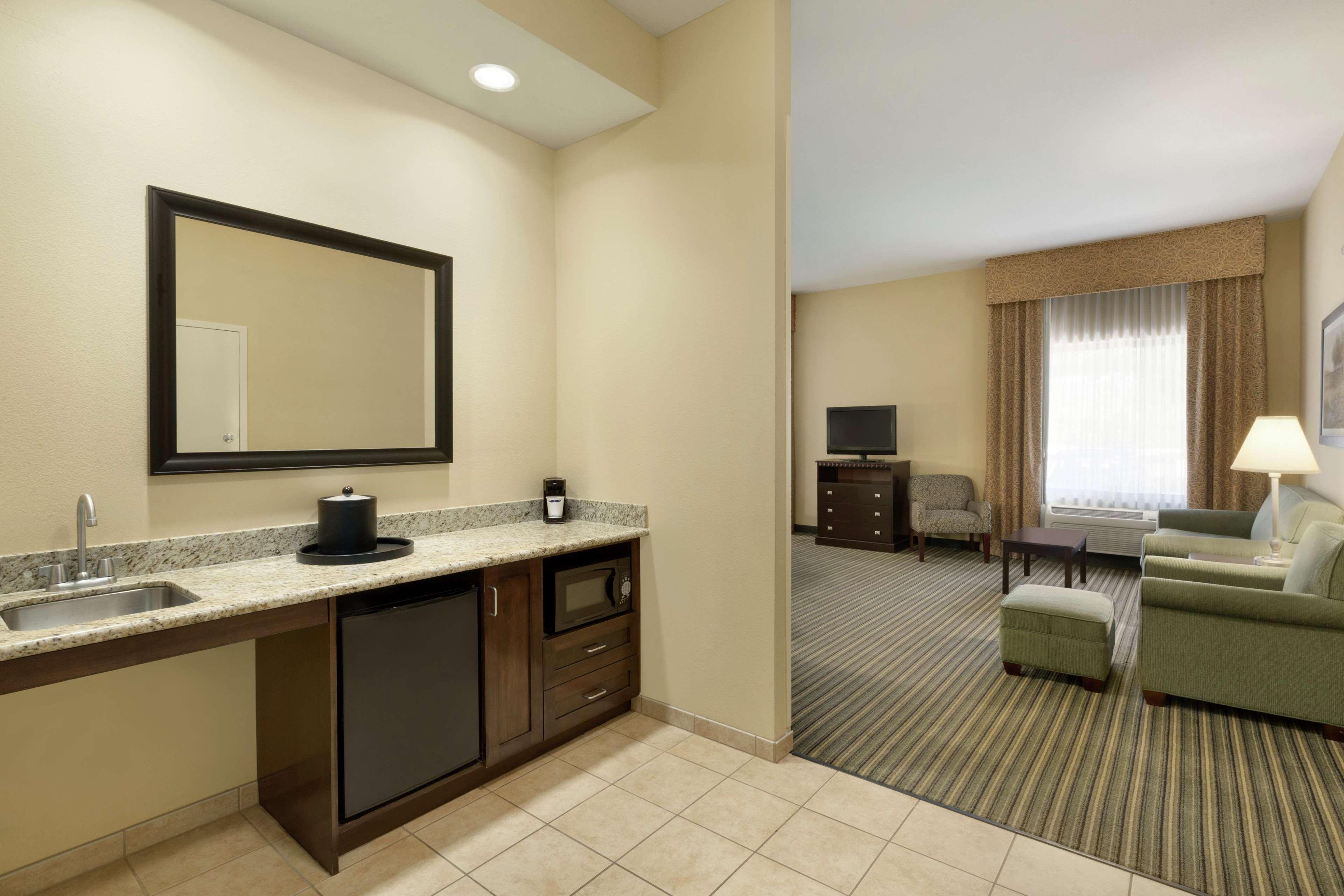 Hampton & Hotel 3*