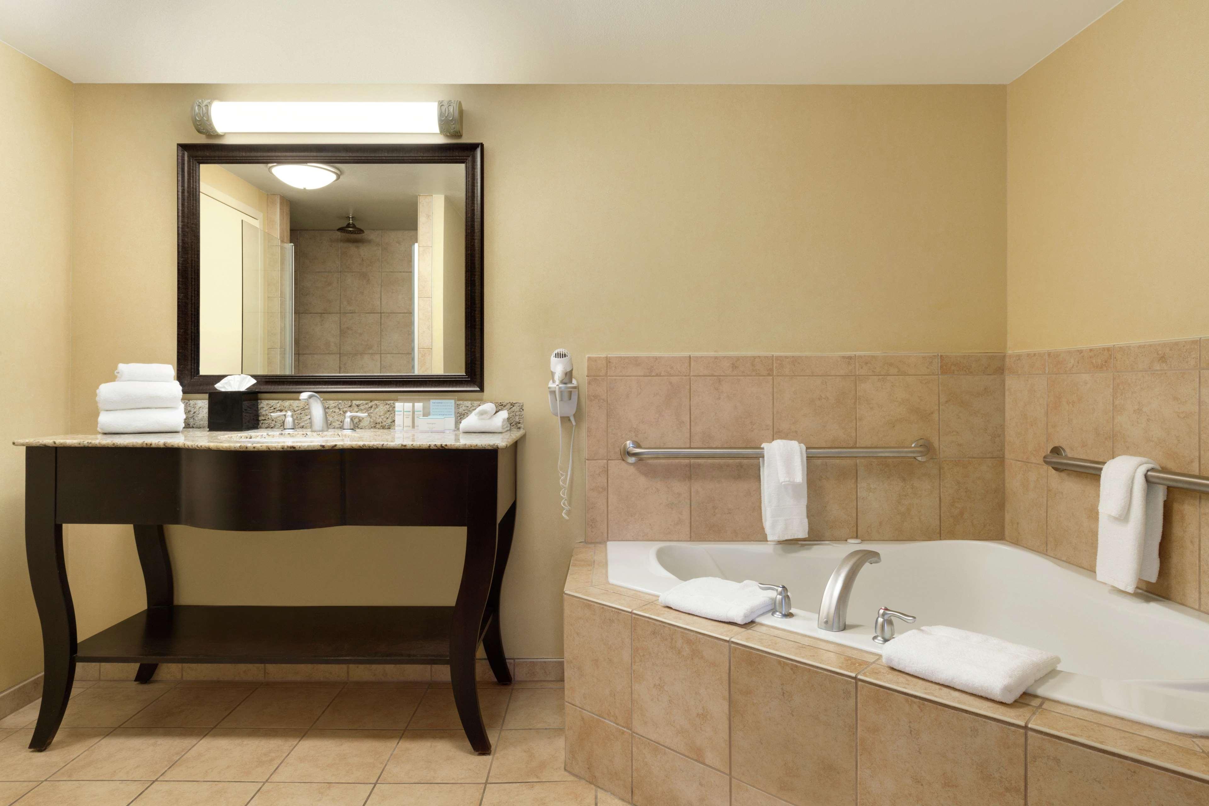 Hampton & Hotel 3*
