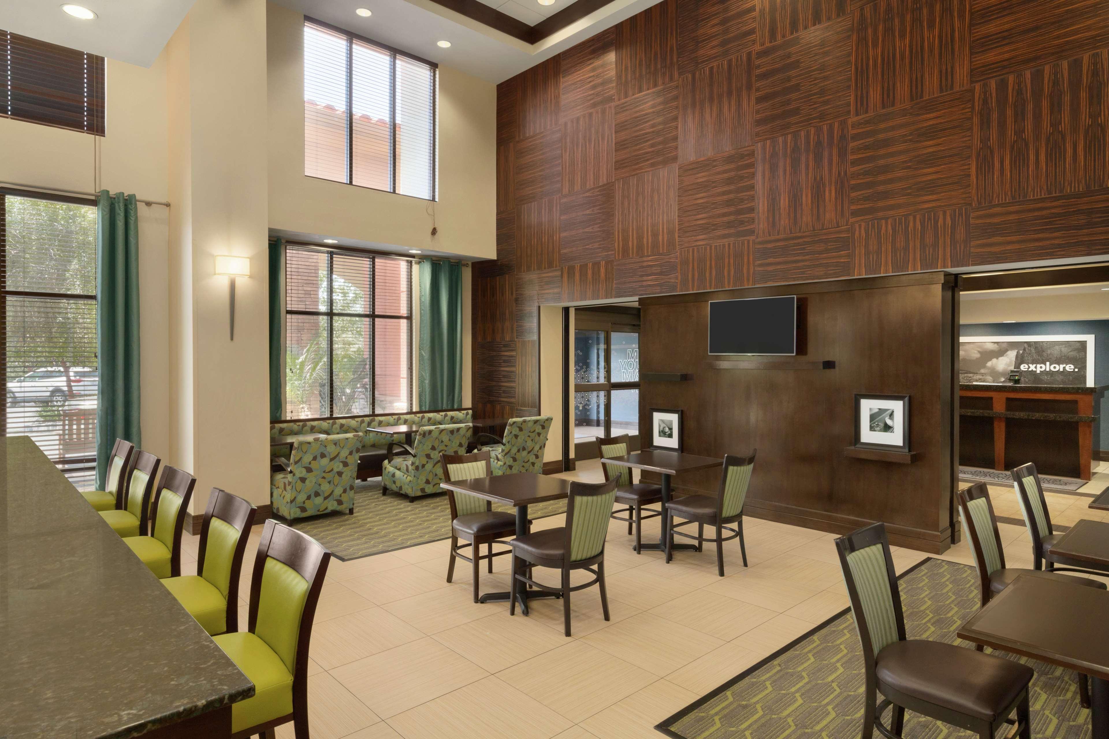 Hampton & Hotel Thousand Oaks