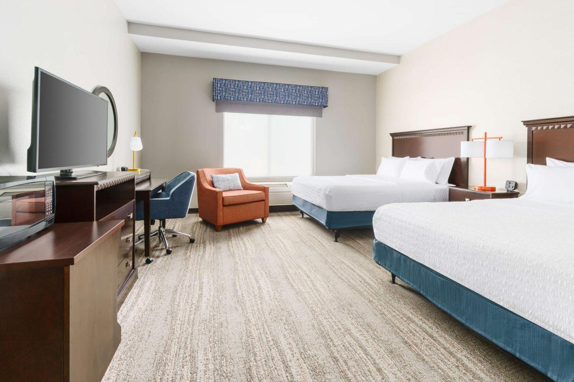 Hampton & Hotel