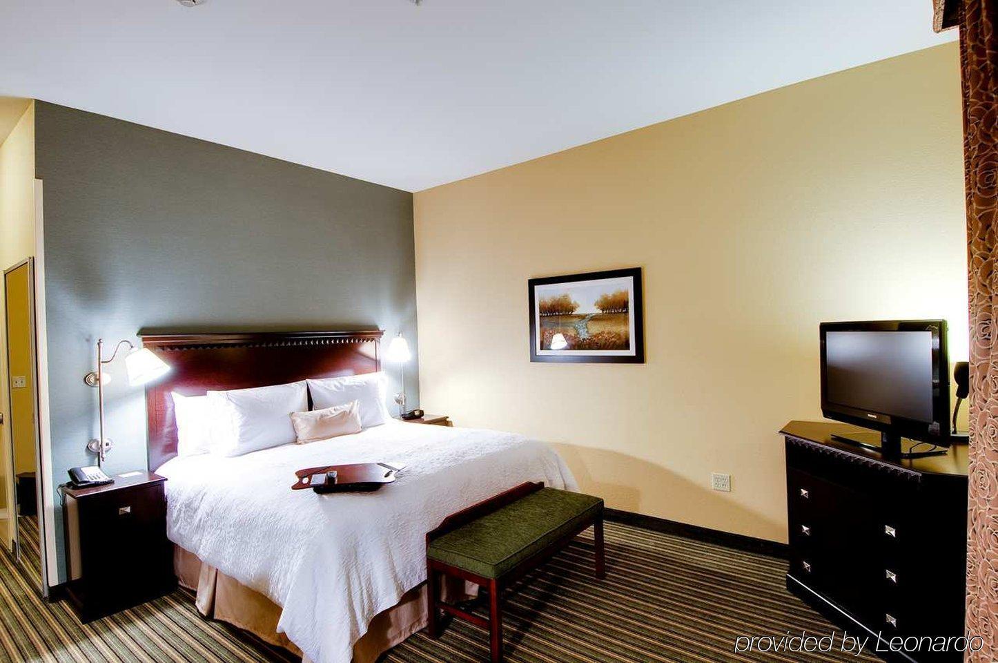 Hampton & Hotel
